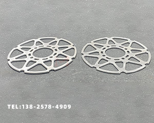 變形的鋁板如何快速調(diào)平呢？用什么機器呢？</a>